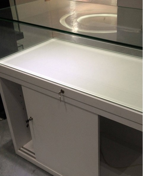Mostrador de joyería de exhibición de tienda de vidrio blanco